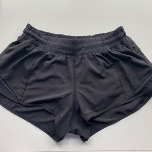 Lululemon 2.5 inch hottie hot lined shorts black